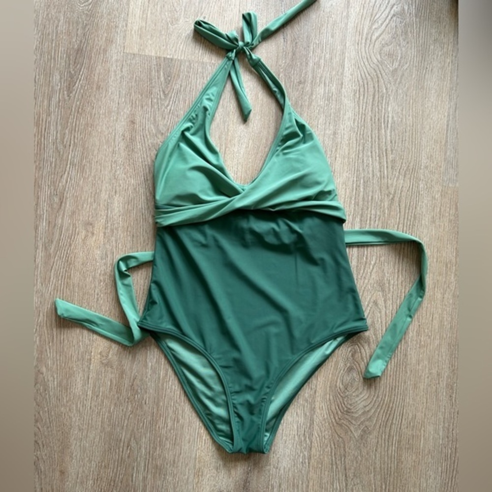 NWT Cupshe green one piece swimsuit